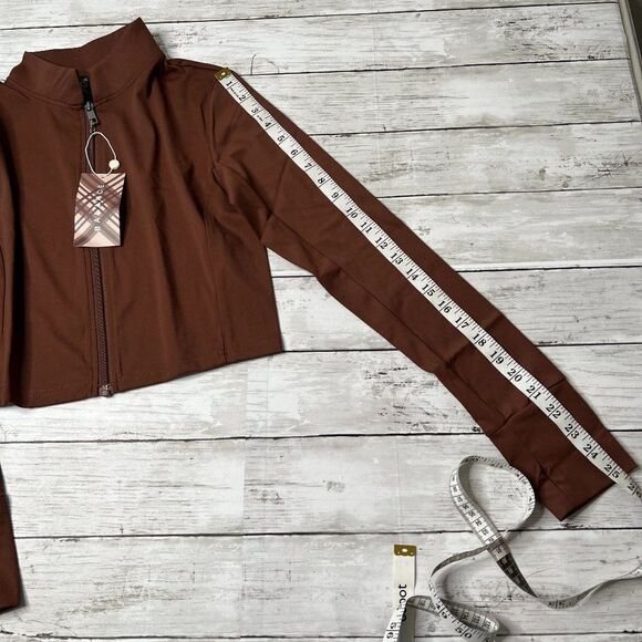 Balance Athletica cropped zip in cocoa L. Beautiful chocolate brown. - Picture 5 of 8